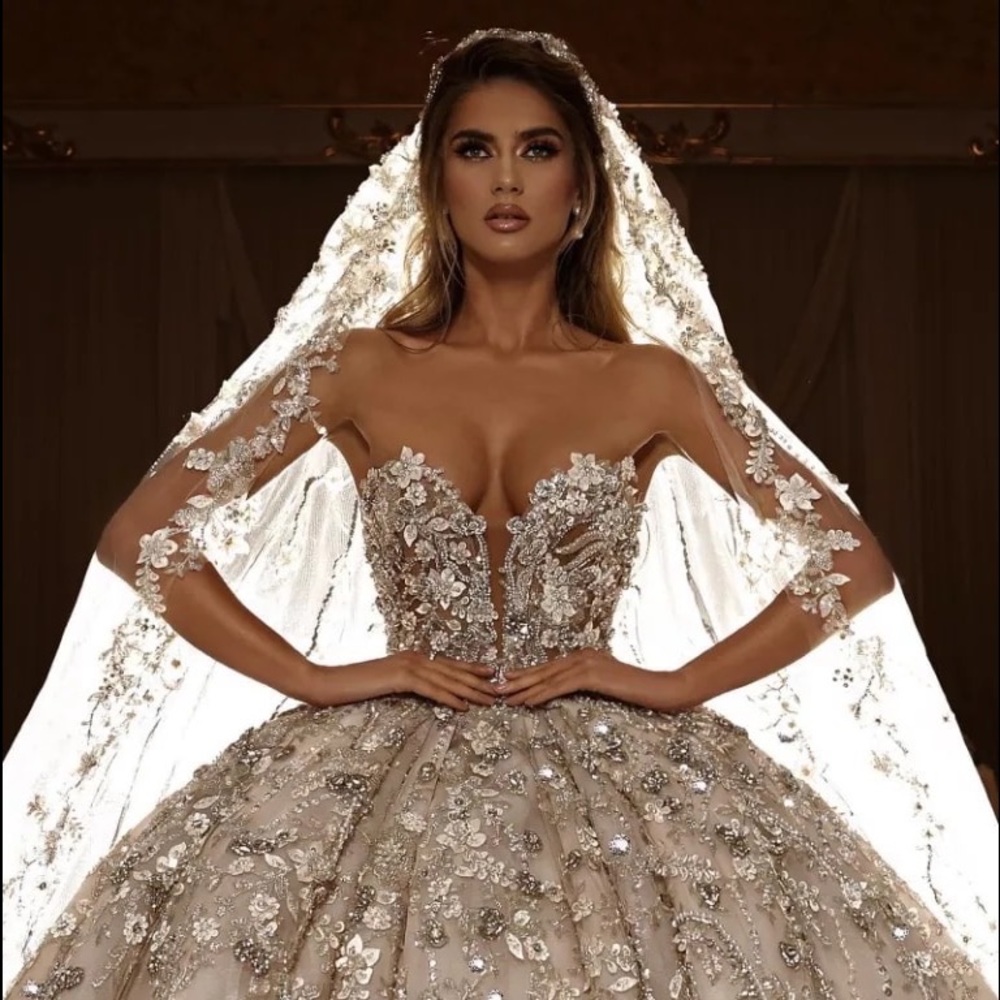 Royal Princess Wedding Dresses 3D Floral Appliques Sweetheart Puffy Bridal Gowns